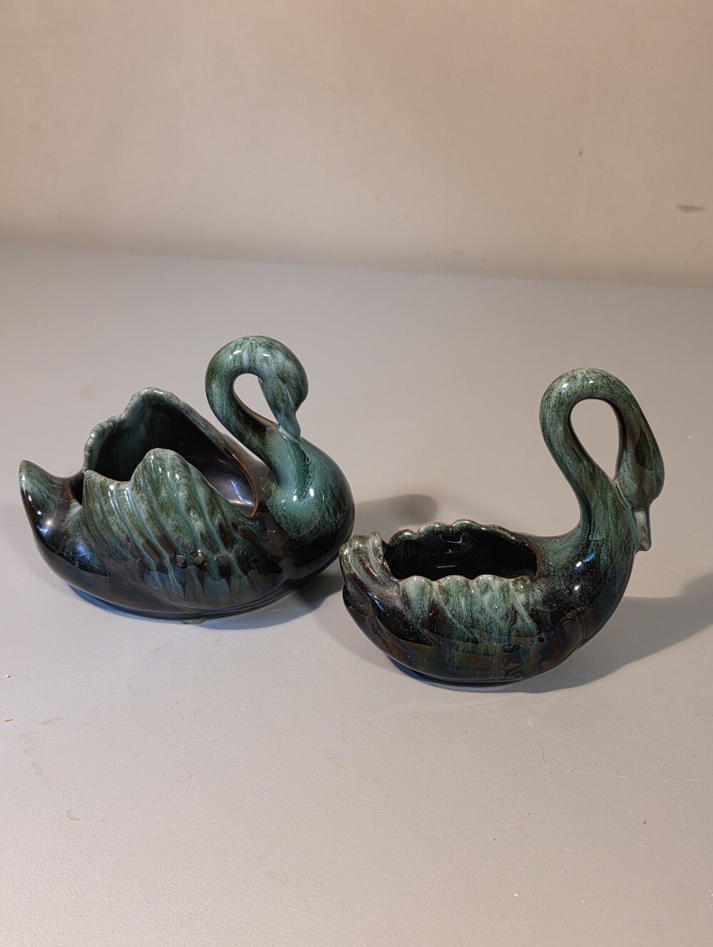 Vintage Blue Mountain Pottery Swans - Picture 7 of 9